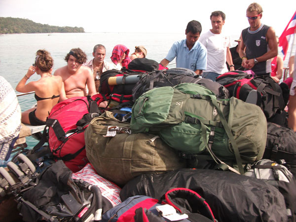 DSCF6773 Backpacker mit viel Gepäck.