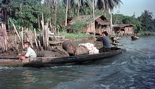 1975. Bangkok. Mutter und Sohn. 