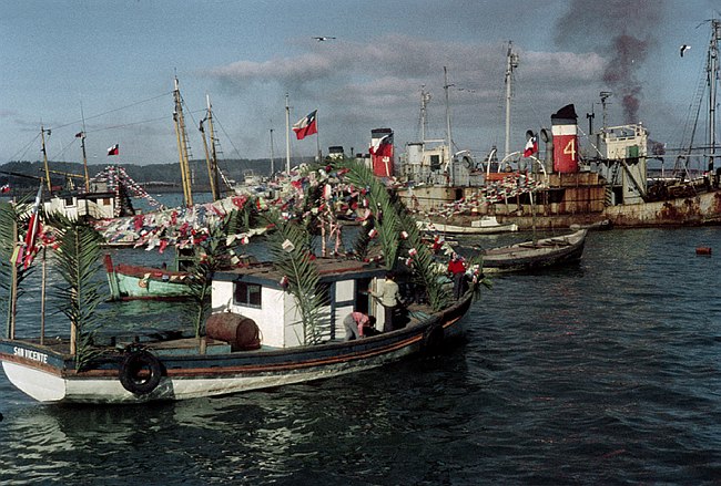 Fischerboote bei einer Zeremonie 