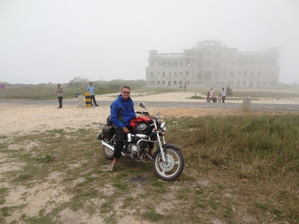 Bokor. Casino im Nebel